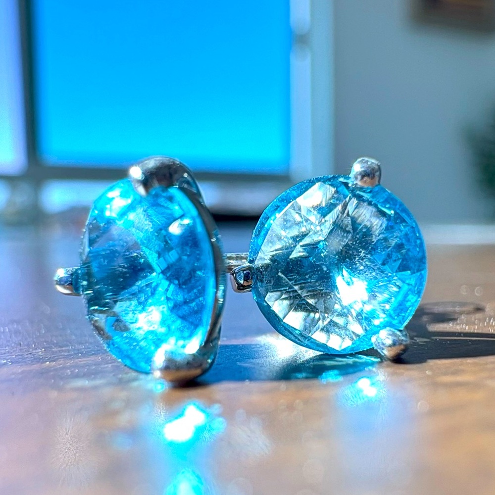 Shreve & Co. Blue Topaz 14K White Gold Stud Earrings Brand New ~ Never Been Worn